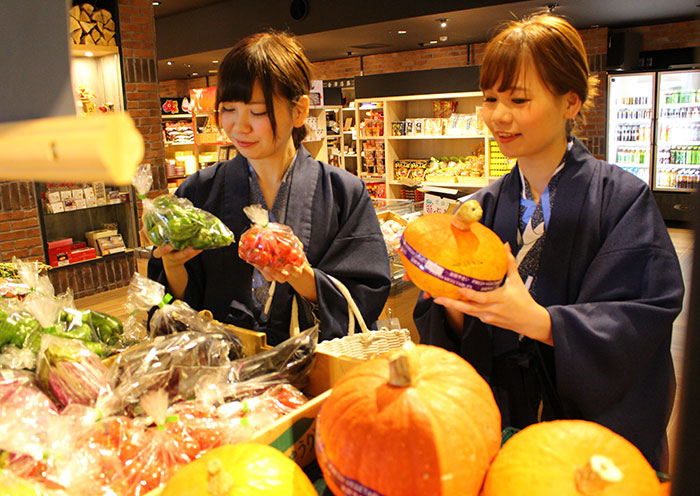 広々とした売店スペース。福島ならではのお土産をご用意しております。