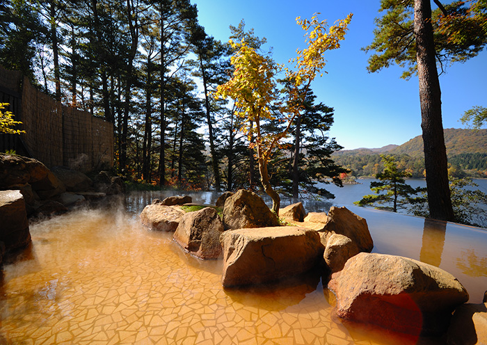 絶景露天温泉。温泉本来の湯質を楽しめます。